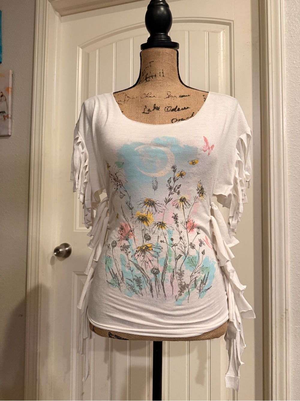 White Floral Fringe Sleeve Women's Top xs